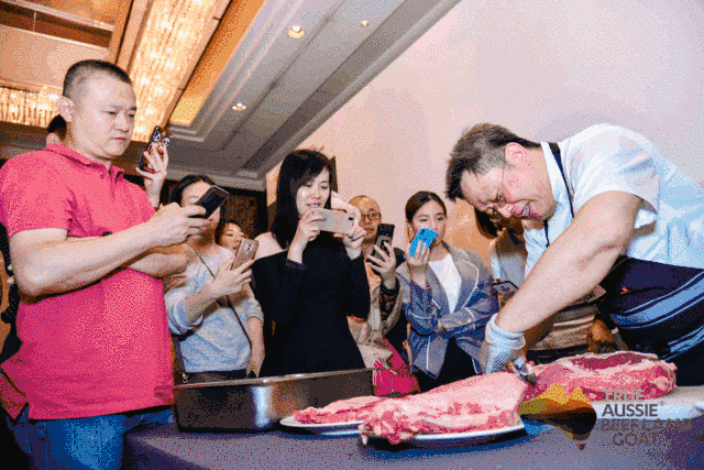 1558659046735757.gif 640.gif